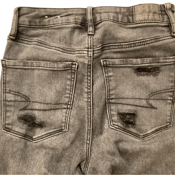 The BEST American Eagle Flare Jeans. Size 2 - Picture 6 of 9